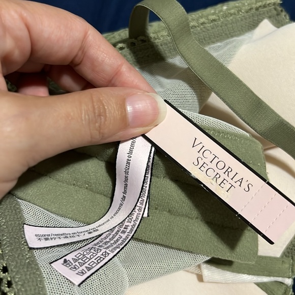 Victoria Secret - Picture 3 of 5